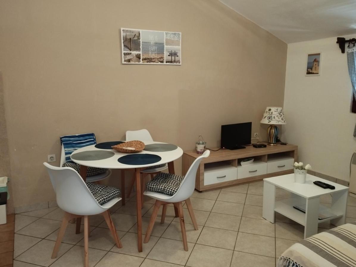 Apartments Stjepic Sukosan Exterior photo